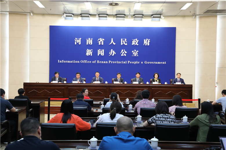 省政府召开“关于全面深化新时代教师队伍建设改革的实施意见”的新闻发布会.jpg